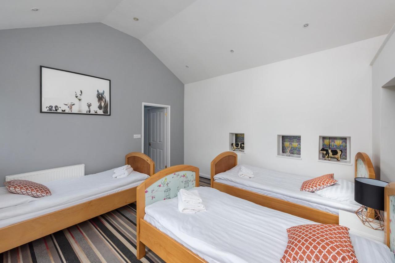 Cotswold Manor House - Country House Retreat With Hot Tub, Ideal For Large Groups Petty France 외부 사진
